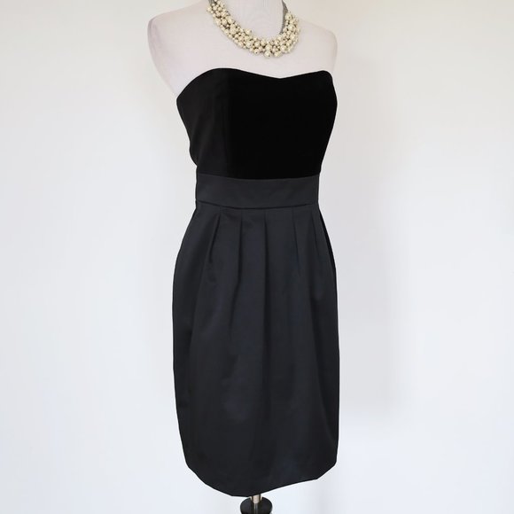 BANANA REPUBLIC Size 4 Black Strapless Cocktail Dress Velvet Satin - Picture 6 of 11